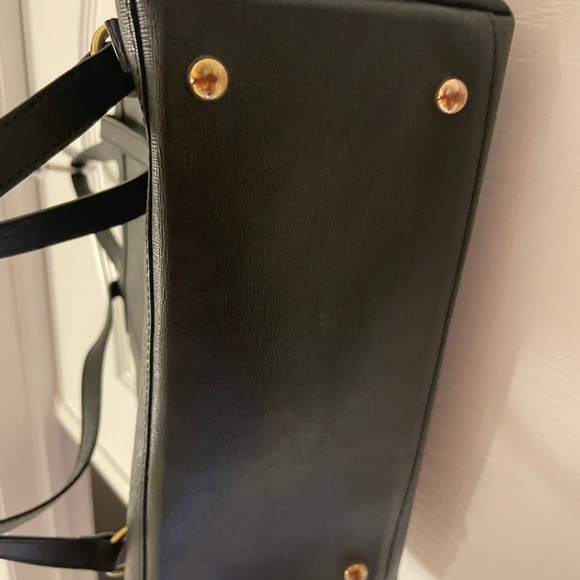 Lacucci leather backpack style purse in black with interior zip pocket - Picture 8 of 14